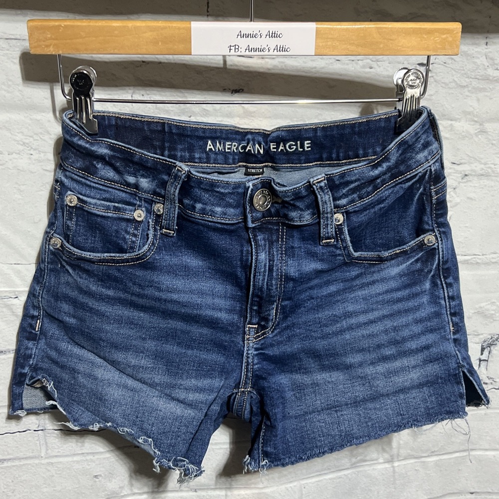 WOMEN American Eagle CUT-OFF FRAY STRETCH DENIM DARK BLUE JEAN SHORTS Sz 2 MIDI
